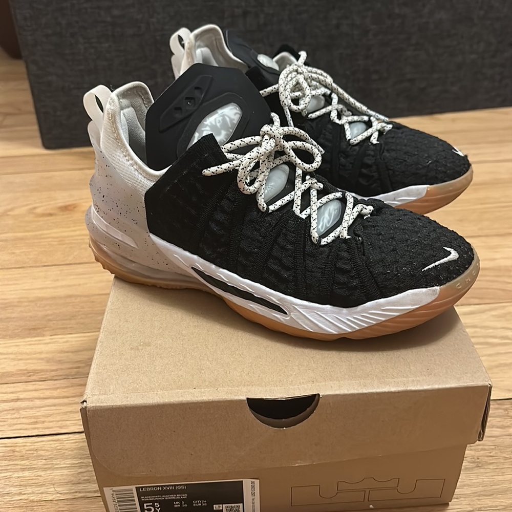 NIKE LEBRON 18 (XVIII) BASKETBALL SHOES (GS)